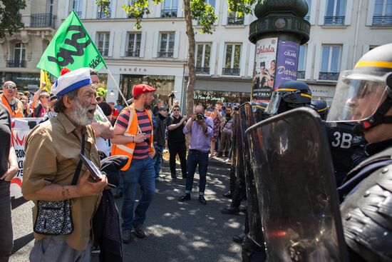 Anti-government rally in Paris