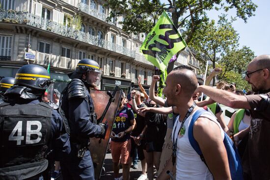 Anti-government rally in Paris