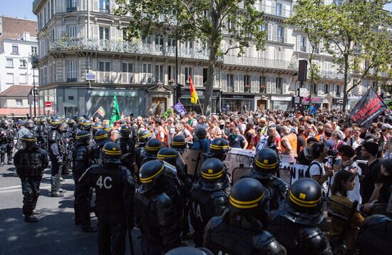 Anti-government rally in Paris