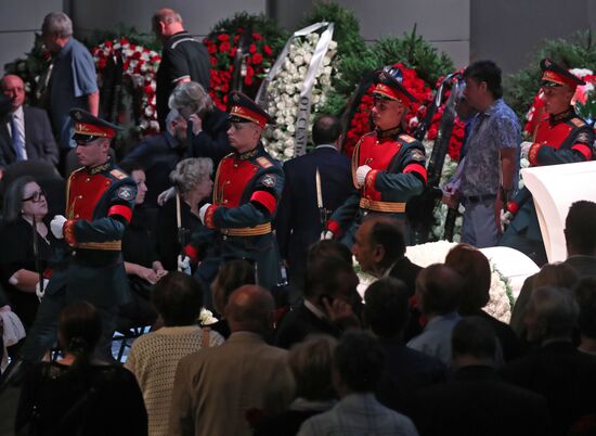 Farewell ceremony for poet Andrei Dementyev