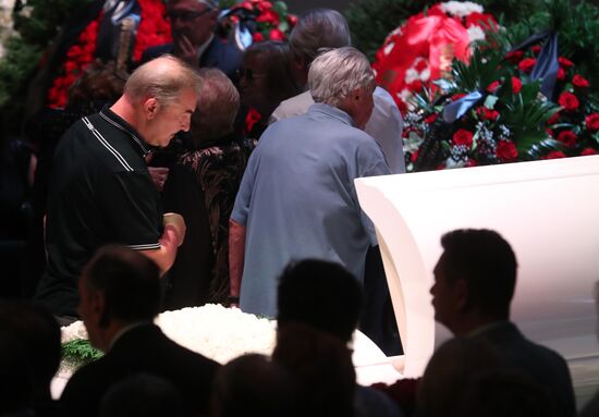 Farewell ceremony for poet Andrei Dementyev