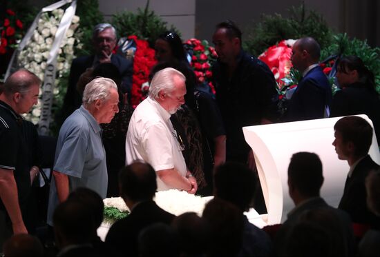 Farewell ceremony for poet Andrei Dementyev