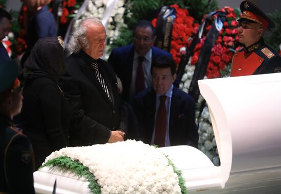 Farewell ceremony for poet Andrei Dementyev