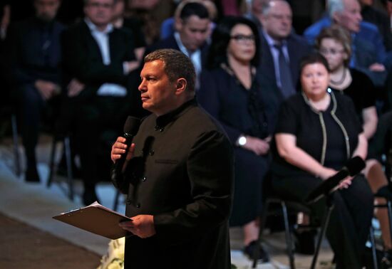 Farewell ceremony for poet Andrei Dementyev