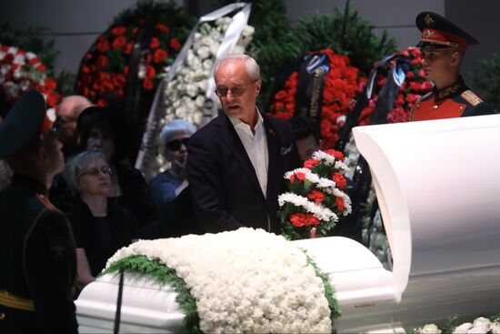 Farewell ceremony for poet Andrei Dementyev