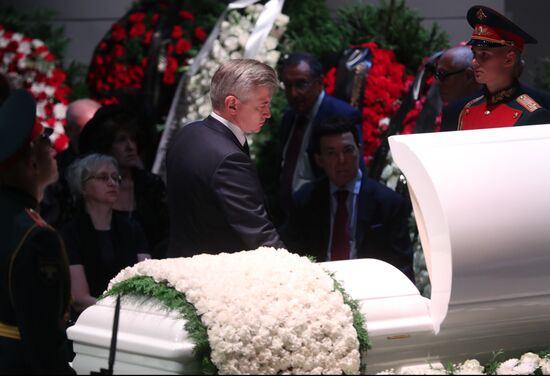 Farewell ceremony for poet Andrei Dementyev