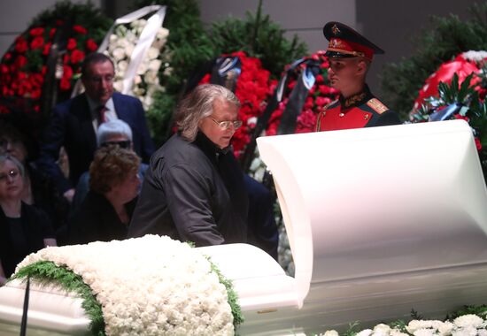 Farewell ceremony for poet Andrei Dementyev