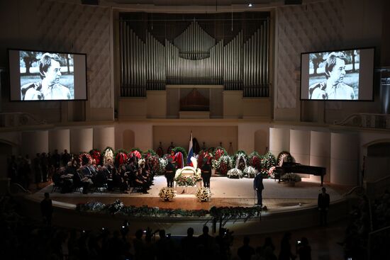 Farewell ceremony for poet Andrei Dementyev
