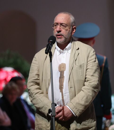 Farewell ceremony for poet Andrei Dementyev
