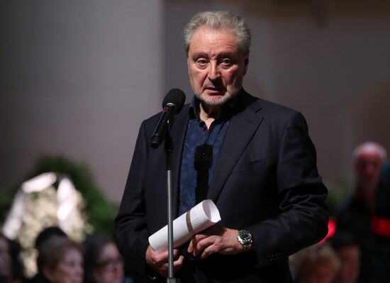 Farewell ceremony for poet Andrei Dementyev