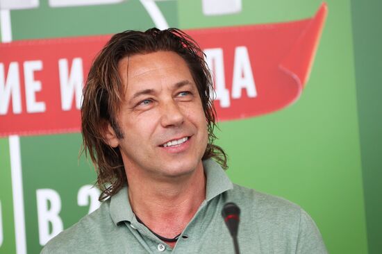 News conference with crew of film 'Streltsov'