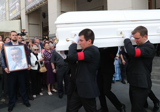 Farewell ceremony for poet Andrei Dementyev