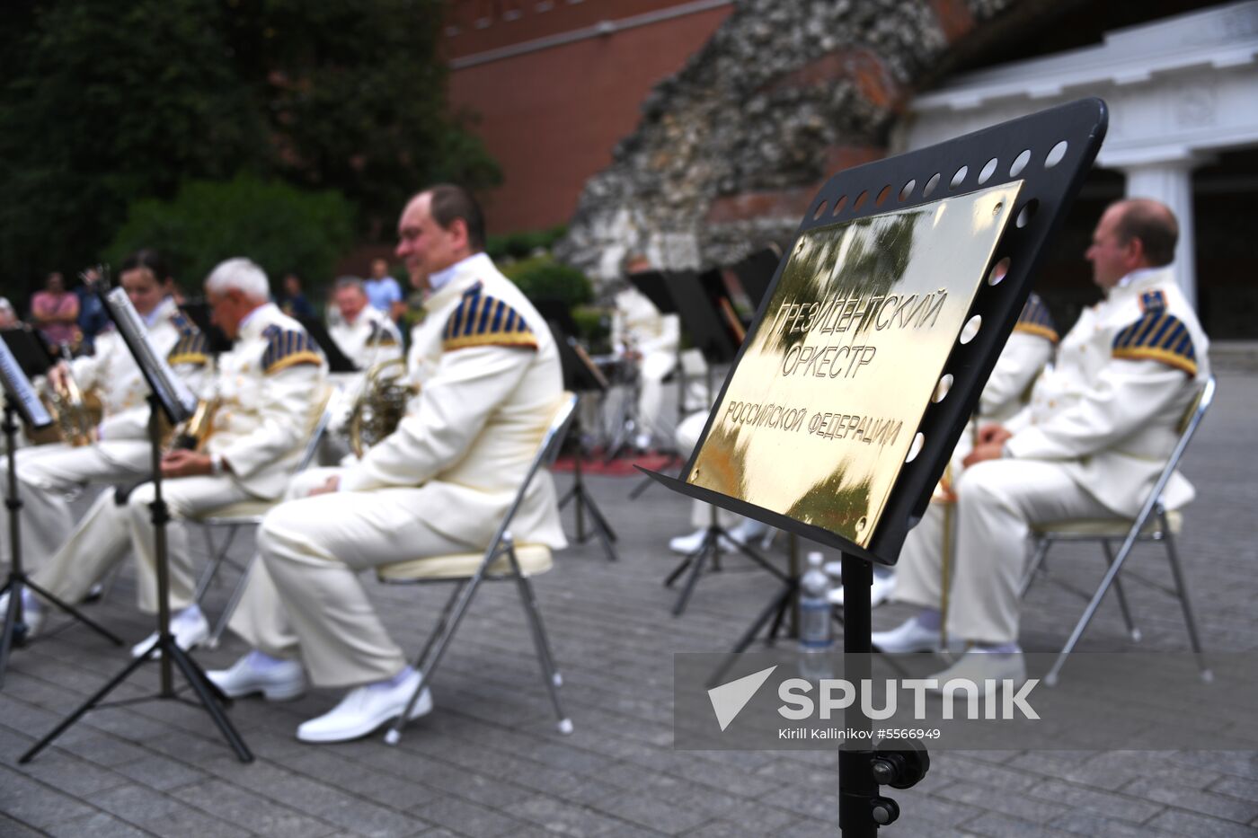 Presidential orchestra performs in Alexander Gardens