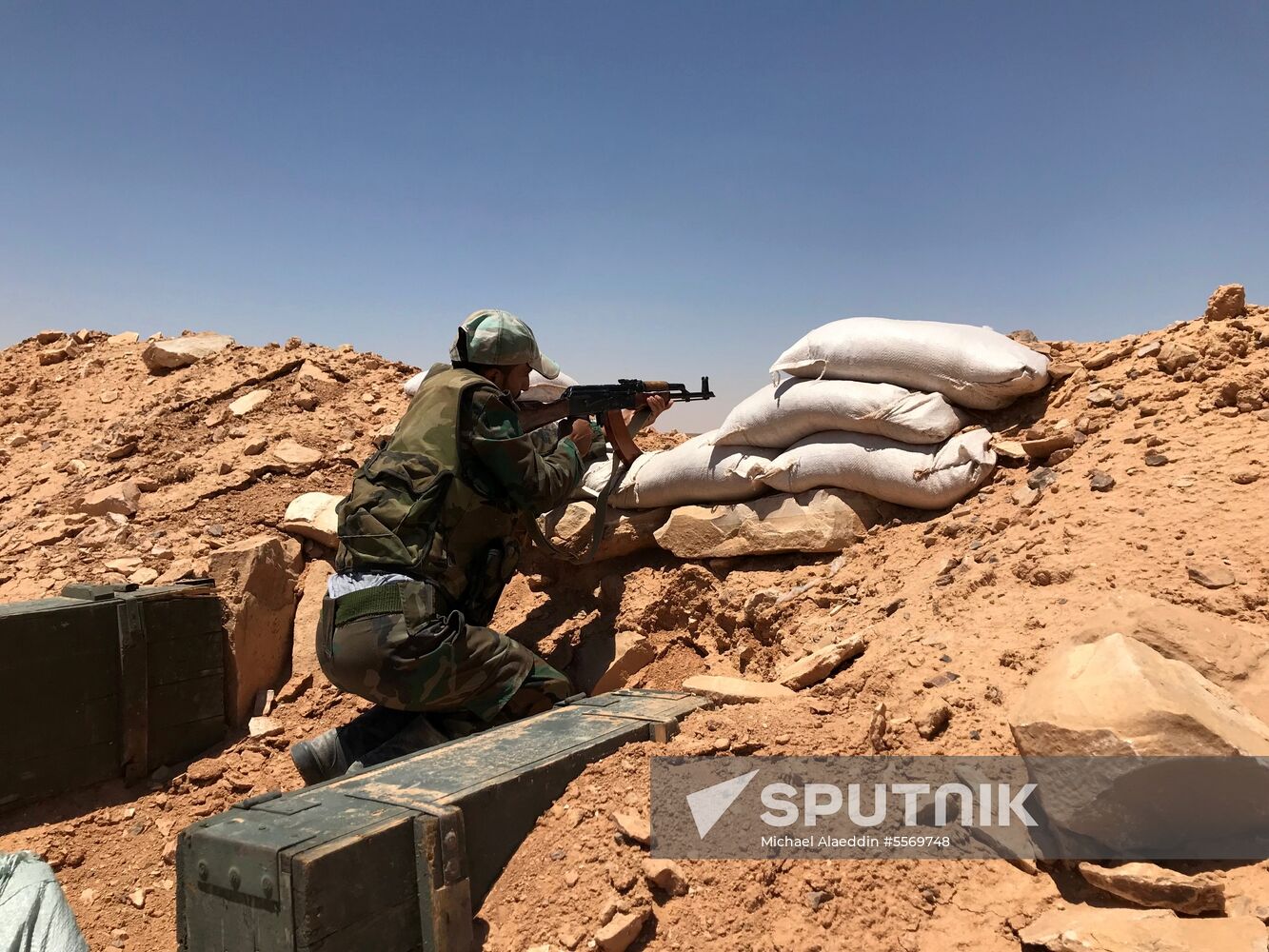 Syrian soldiers on Iraqi border in "white desert" in Homs