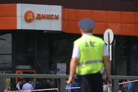 Incident at Dixi grocery store