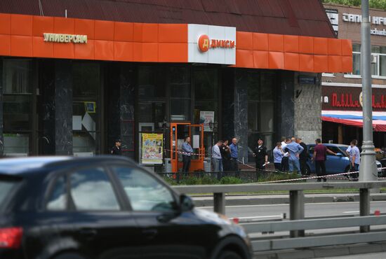 Incident at Dixi grocery store