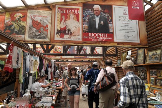 Souvenirs sold in Izmailovo Kremlin
