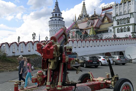 Souvenirs sold in Izmailovo Kremlin
