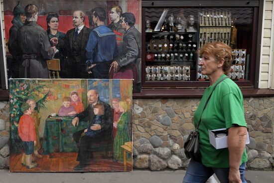 Souvenirs sold in Izmailovo Kremlin