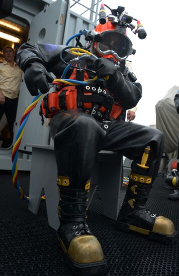 Underwater demining of munitions in Vladivostok's Golden Horn Bay