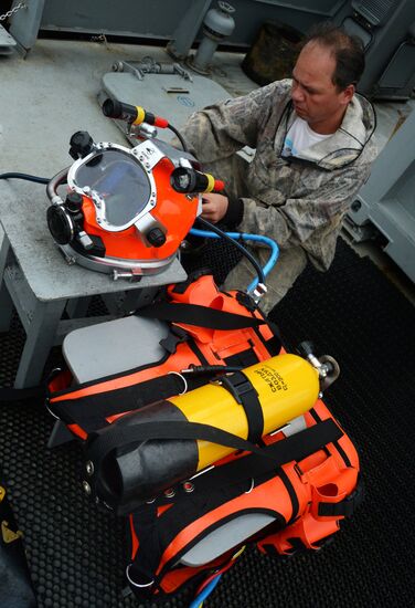 Underwater demining of munitions in Vladivostok's Golden Horn Bay