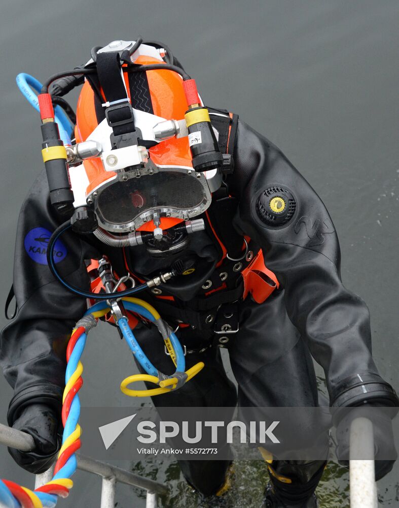 Underwater demining of munitions in Vladivostok's Golden Horn Bay