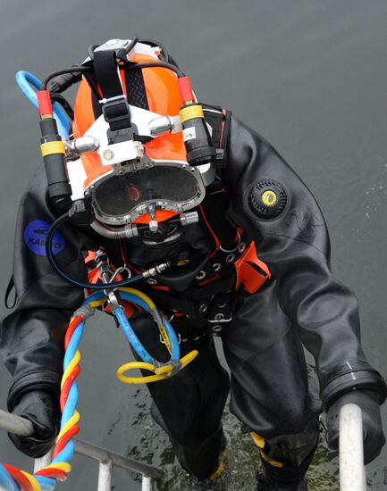 Underwater demining of munitions in Vladivostok's Golden Horn Bay