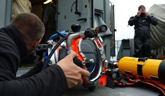 Underwater demining of munitions in Vladivostok's Golden Horn Bay