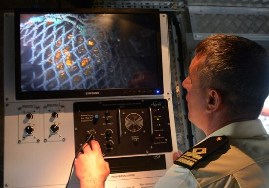 Underwater demining of munitions in Vladivostok's Golden Horn Bay