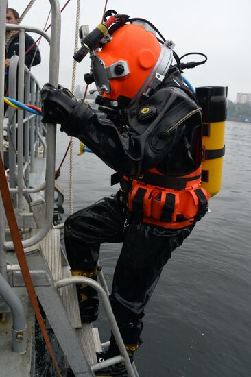 Underwater demining of munitions in Vladivostok's Golden Horn Bay