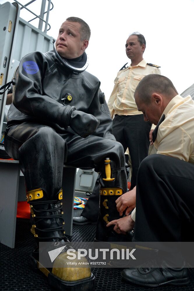 Underwater demining of munitions in Vladivostok's Golden Horn Bay