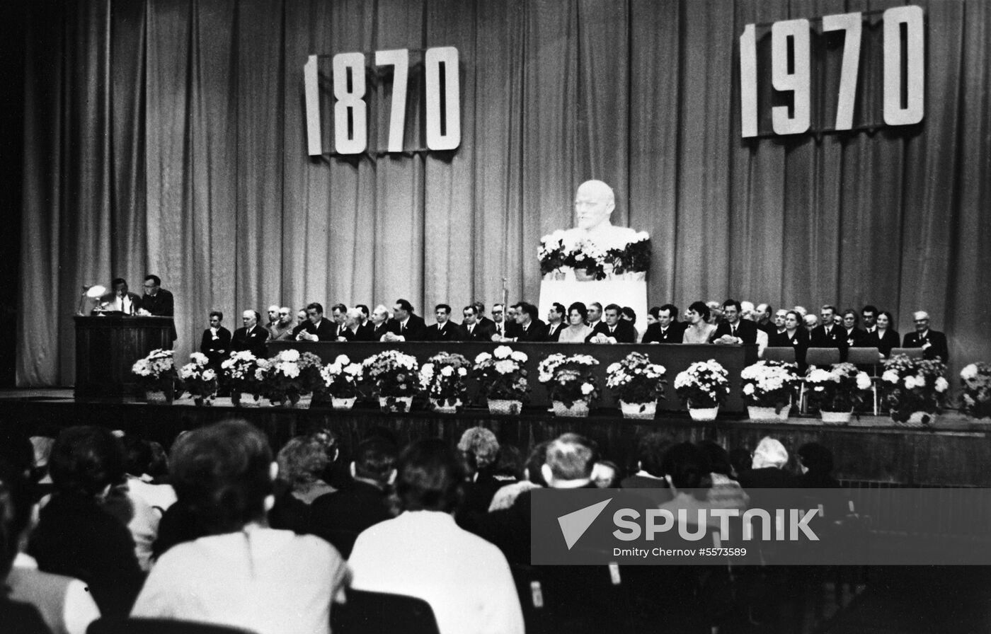 Celebrations to mark Vladimir Lenin's 100th birthday
