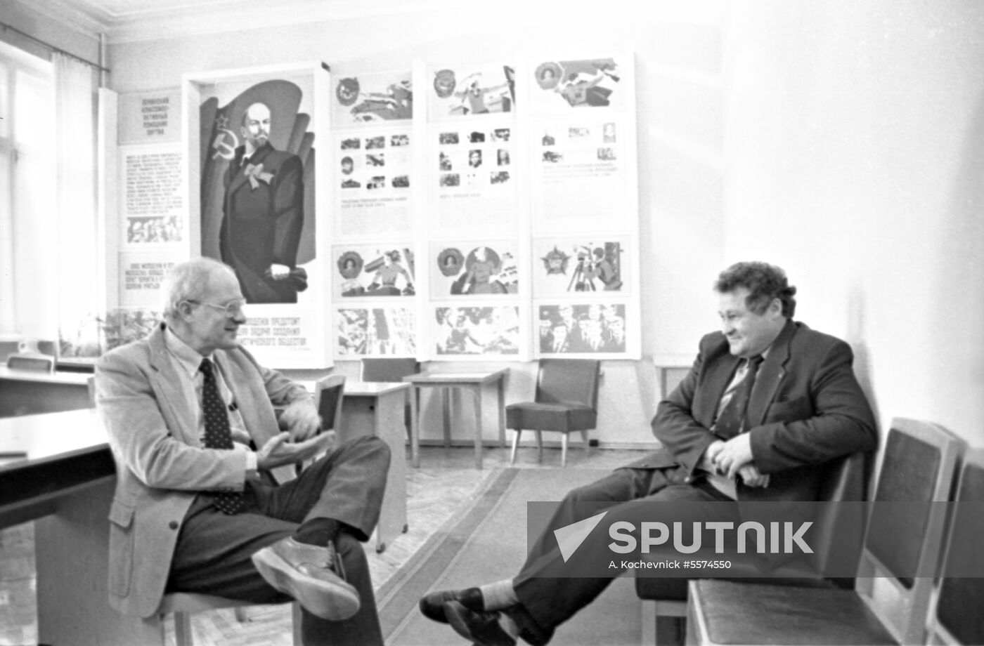 Meeting between Novgorod Mayor Viktov Ivanov and Professor Earl Molander