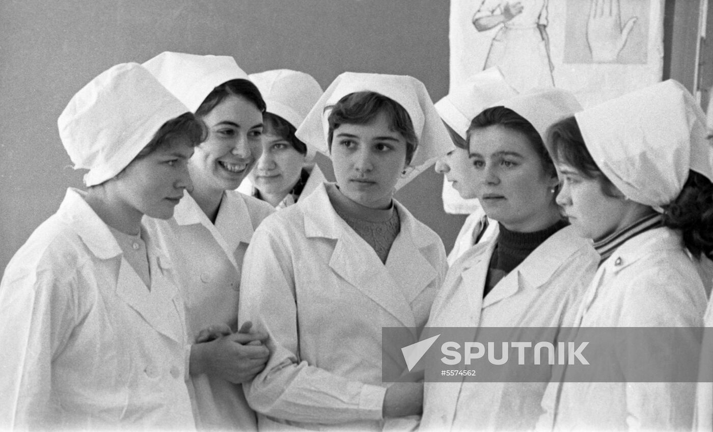 Medical School No.14 students