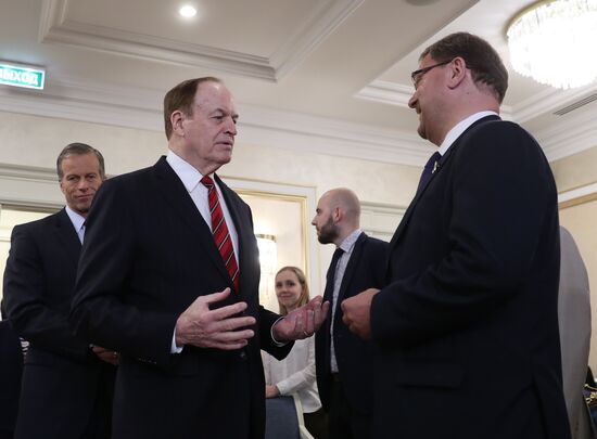 Russian Federation Council members meet with US Congress delegation