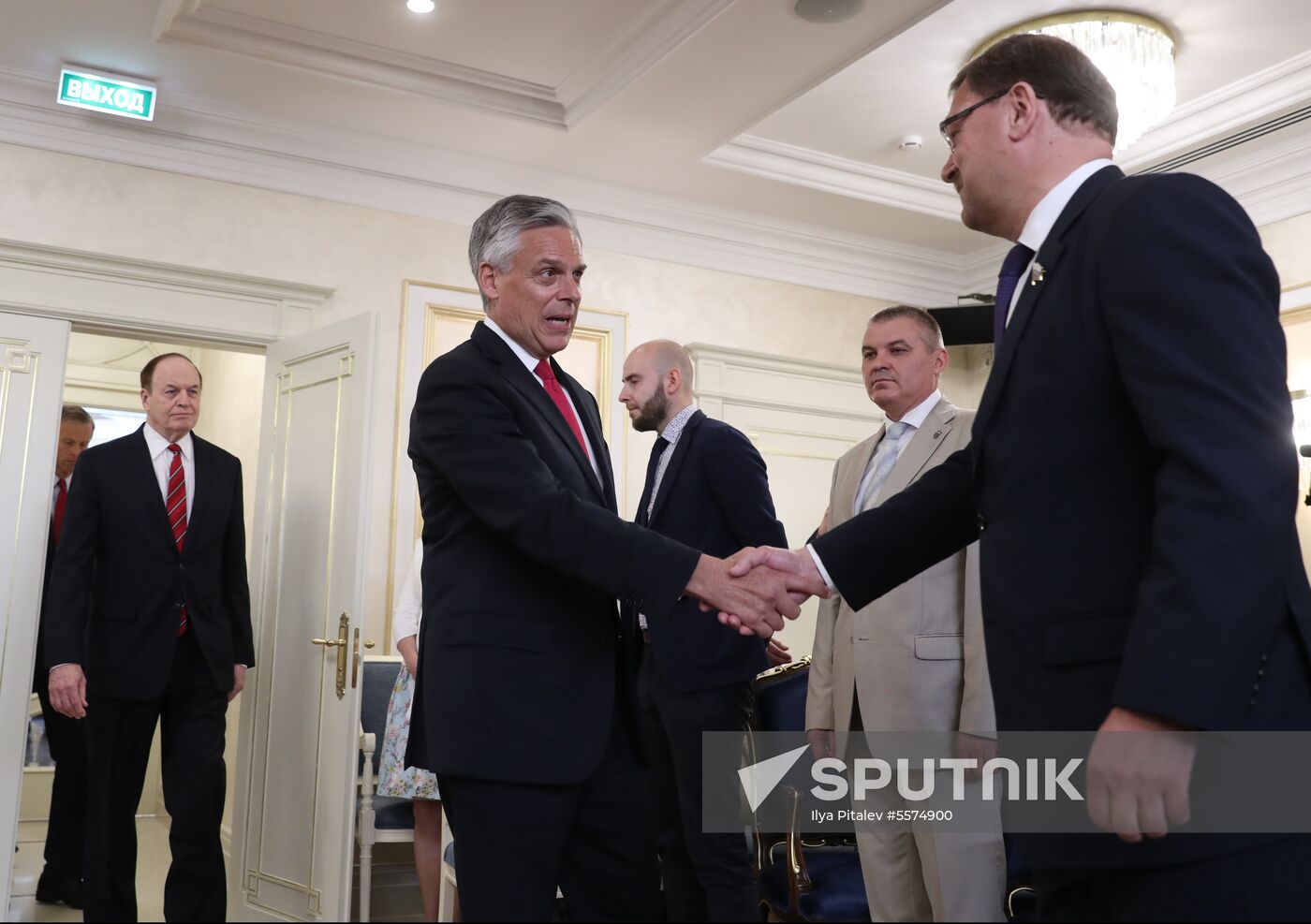 Russian Federation Council members meet with US Congress delegation