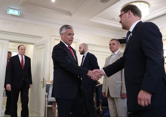Russian Federation Council members meet with US Congress delegation