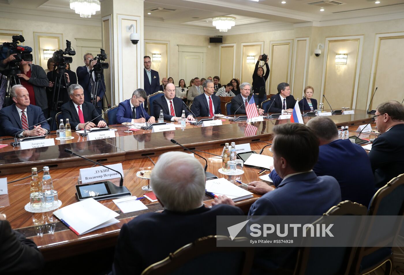 Russian Federation Council members meet with US Congress delegation