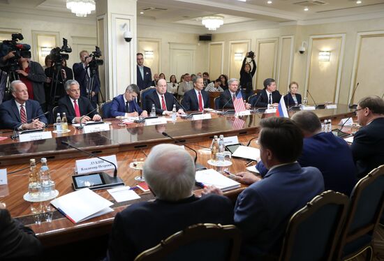 Russian Federation Council members meet with US Congress delegation