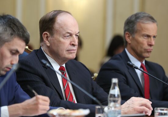 Russian Federation Council members meet with US Congress delegation