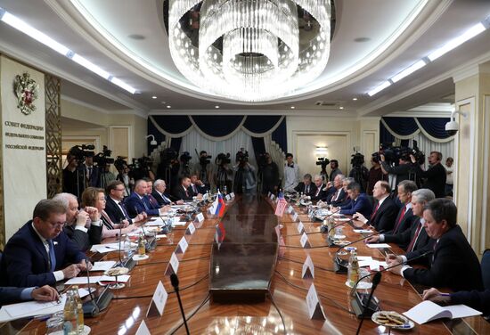 Russian Federation Council members meet with US Congress delegation