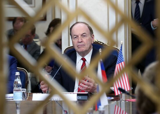 Russian Federation Council members meet with US Congress delegation