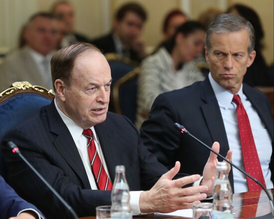 Russian Federation Council members meet with US Congress delegation