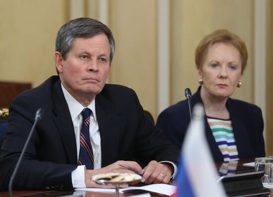 Russian Federation Council members meet with US Congress delegation