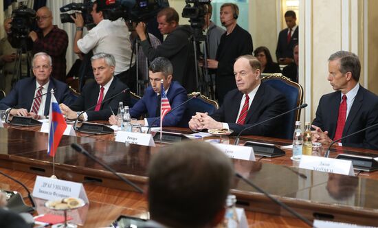 Russian Federation Council members meet with US Congress delegation