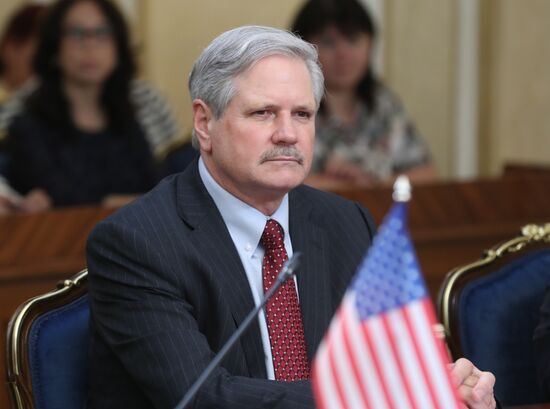 Russian Federation Council members meet with US Congress delegation