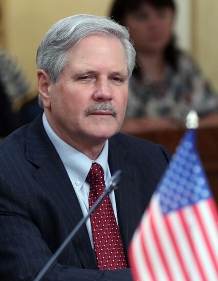 Russian Federation Council members meet with US Congress delegation