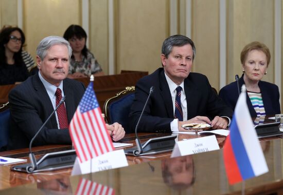 Russian Federation Council members meet with US Congress delegation