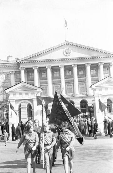 Young Pioneers by the Smolny Institute