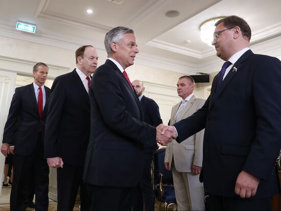 Russian Federation Council members meet with US Congress delegation